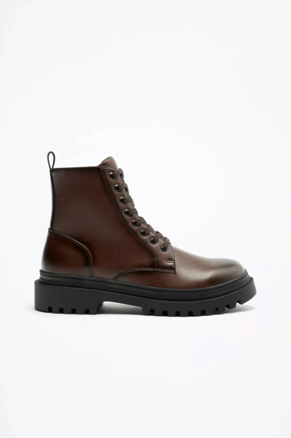 Bota NEGRA acordonada - Imagen 2