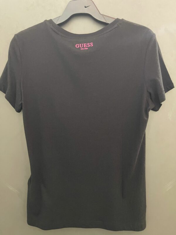 Camiseta Guess Negra Iconic since 1981 - Imagen 2