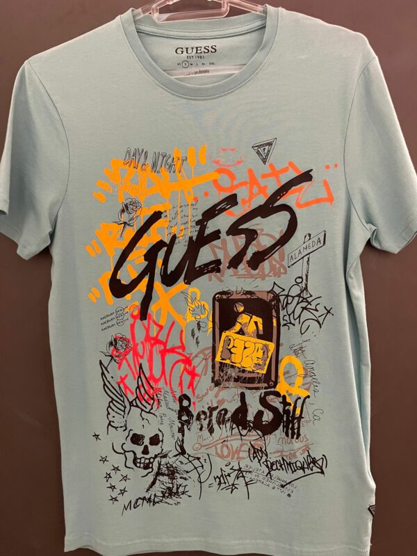 Camiseta Guess Azul Estilo urbano