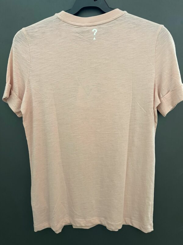Camiseta Guess Rosa labios 1981 - Imagen 2
