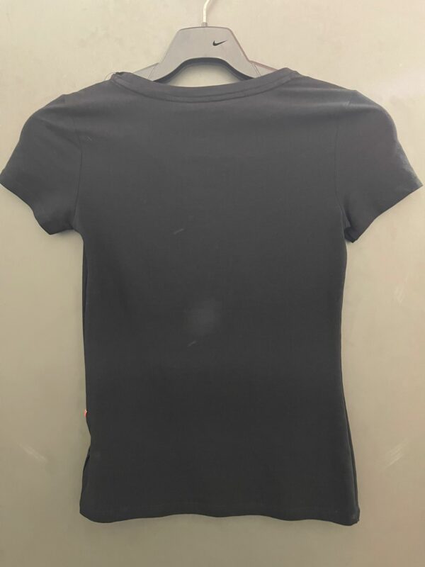 Camiseta Guess Negra Estampado dorado This Women Dangerus - Imagen 2