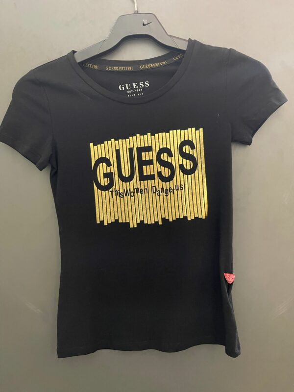 Camiseta Guess Negra Estampado dorado This Women Dangerus