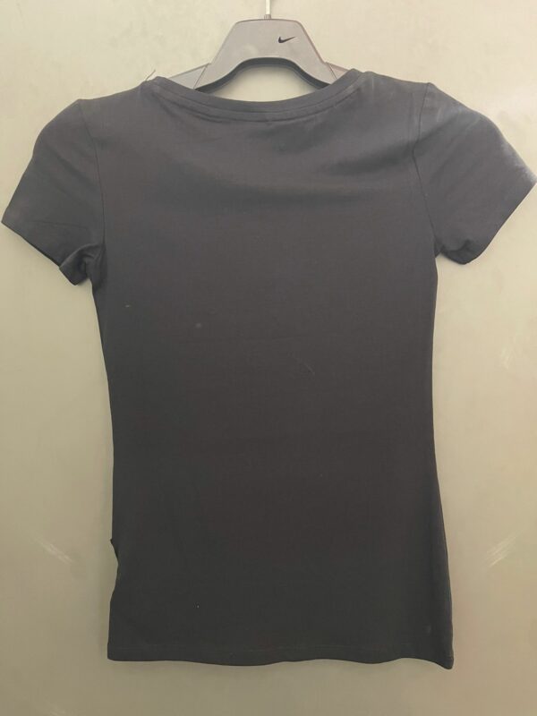 Camiseta Guess Logo dorado - Imagen 2