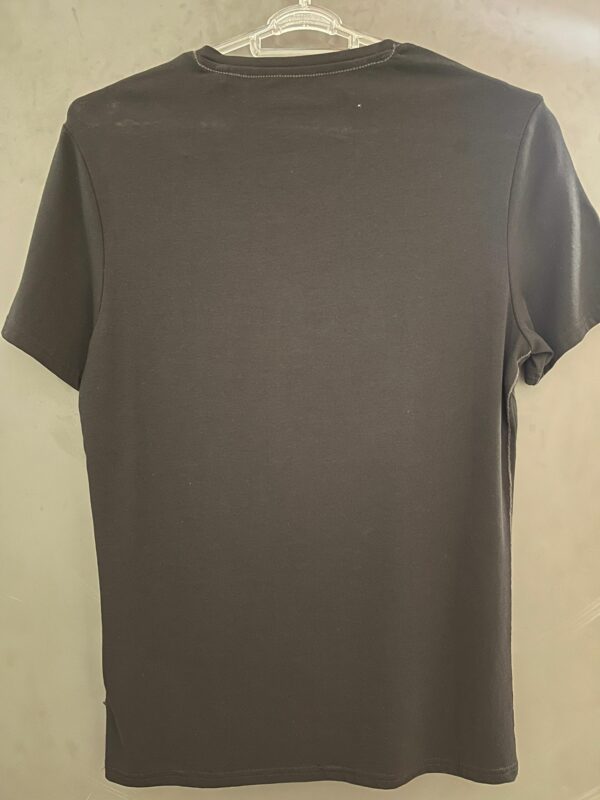 Camiseta Guess Negra Racing 1981 M91I50L1300 - Imagen 2