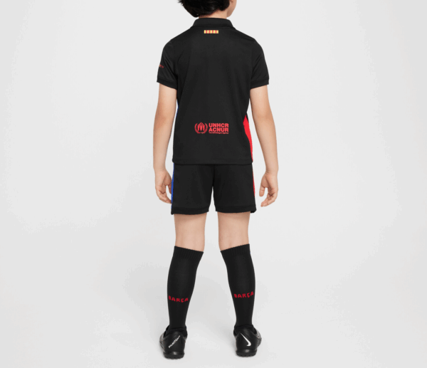 Conjunto Nike de fútbol réplica de 3 piezas para niños pequeños del FC Barcelona 2024/25 Stadium (visitante) Negro en Poliéster FN9232 010 - Imagen 2