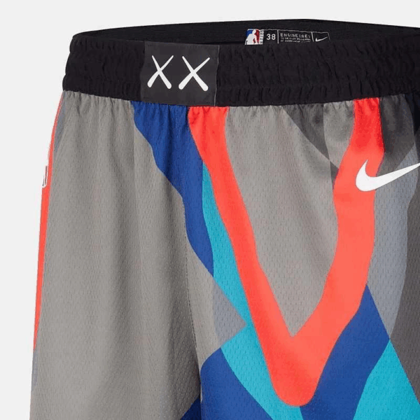 Nike NBA x KAWS Pantalones Cortos Swingman City Edition Brooklyn Nets Gris/Azul/Negro Hombre Ropa Urbana DX8694 010 - Imagen 4